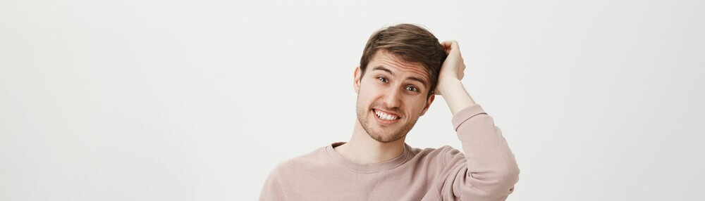 Caspa causa queda de cabelo? Entenda como tratar esse problema