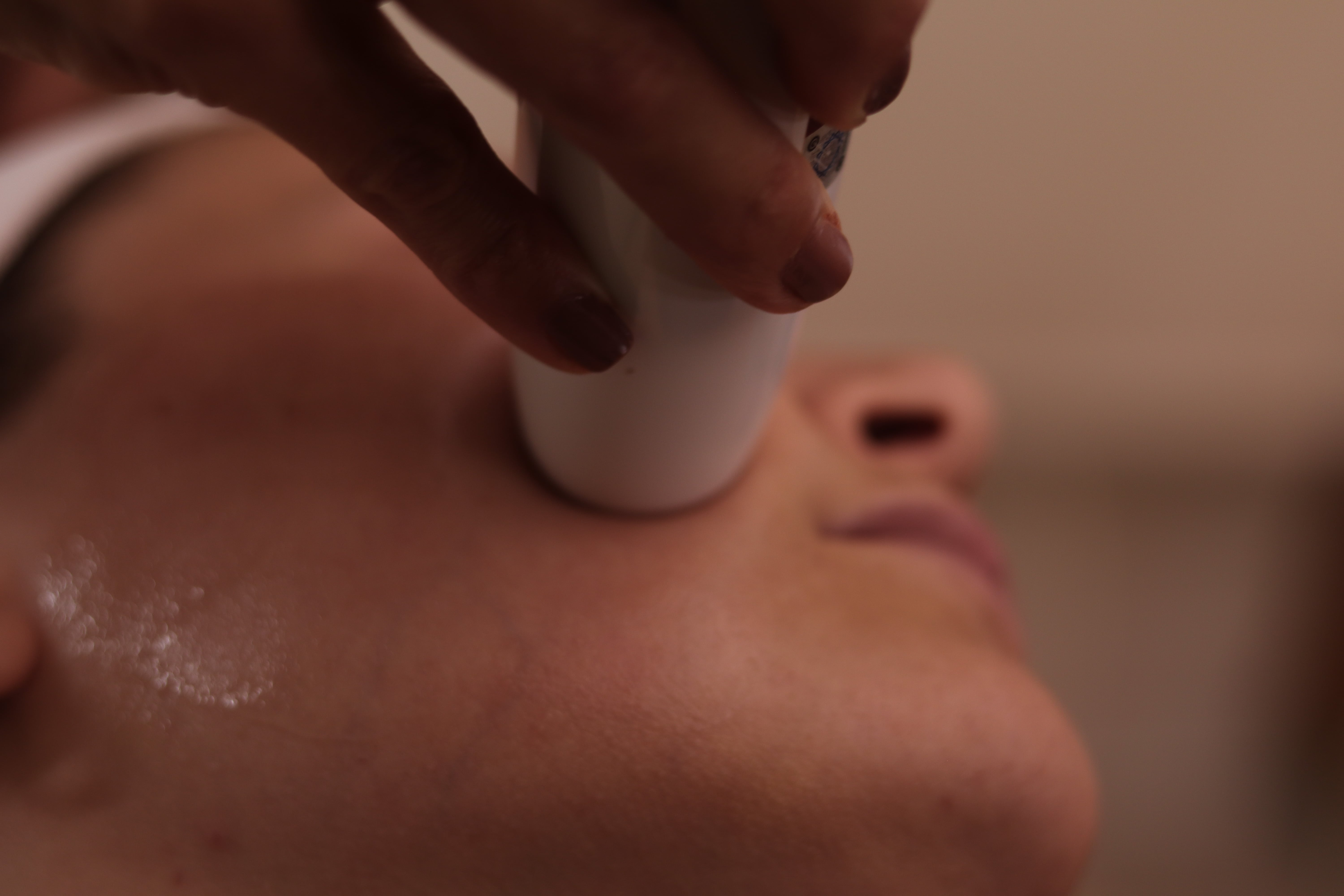 ultrassom micro e macrofocado Descubra o skin biohacking, a tend&ecirc;ncia que une ci&ecirc;ncia e tecnologia para otimizar a sa&uacute;de e a longevidade da pele. Conhe&ccedil;a os protocolos exclusivos do Grupo Paula Chicralla e transforme sua pele.
